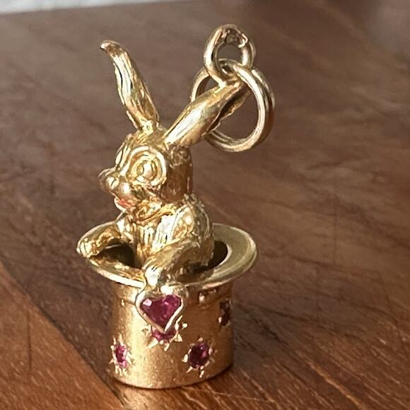 French Rabbit Heart Magician Hat 18K Yellow Gold Ruby Charm Pendant - Picture 6 of 16